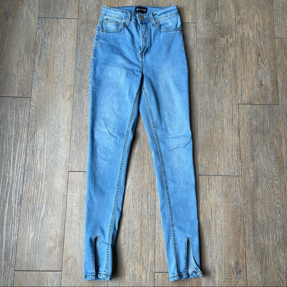 PrettyLittleThing - Women's - Light Wash Mid-Rise Skinny Jeans - Size 4